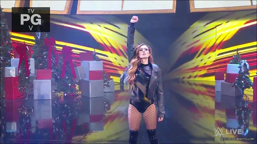WWE_Monday_Night_Raw_2022_12_19_720p_HDTV_x264-NWCHD_mp4_005730128.jpg