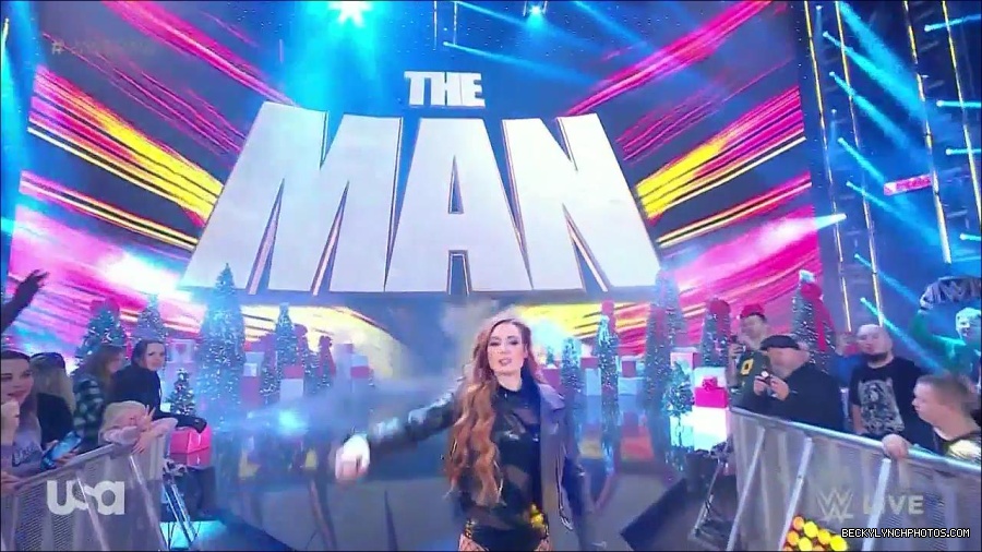 WWE_Monday_Night_Raw_2022_12_19_720p_HDTV_x264-NWCHD_mp4_005736535.jpg