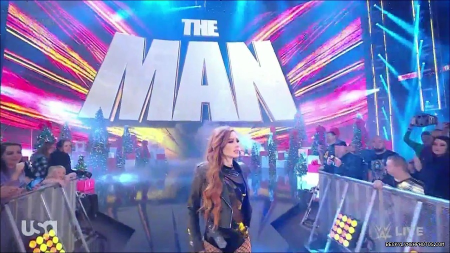WWE_Monday_Night_Raw_2022_12_19_720p_HDTV_x264-NWCHD_mp4_005736935.jpg
