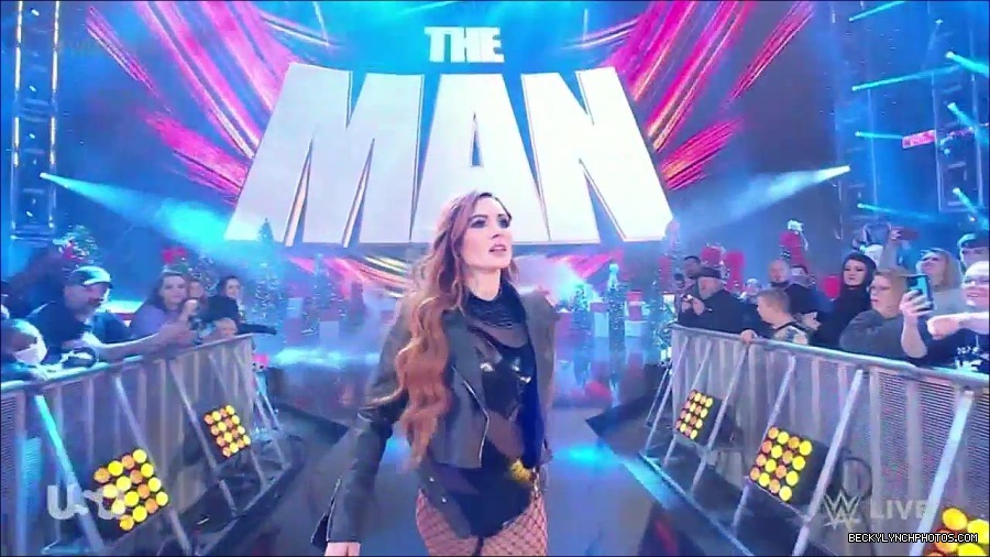 WWE_Monday_Night_Raw_2022_12_19_720p_HDTV_x264-NWCHD_mp4_005738136.jpg