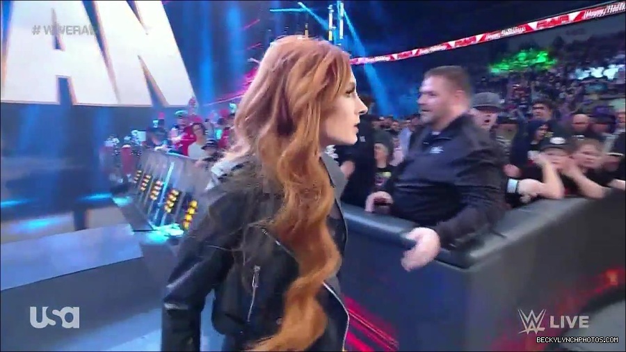 WWE_Monday_Night_Raw_2022_12_19_720p_HDTV_x264-NWCHD_mp4_005742140.jpg