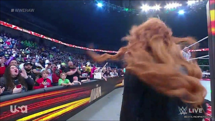 WWE_Monday_Night_Raw_2022_12_19_720p_HDTV_x264-NWCHD_mp4_005751350.jpg
