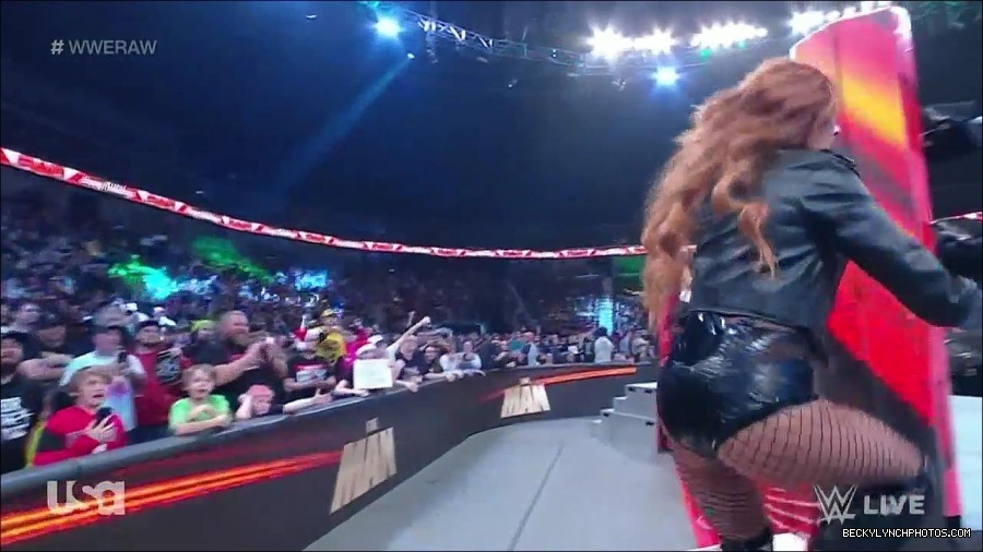 WWE_Monday_Night_Raw_2022_12_19_720p_HDTV_x264-NWCHD_mp4_005752150.jpg