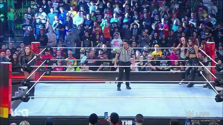 WWE_Monday_Night_Raw_2022_12_19_720p_HDTV_x264-NWCHD_mp4_005755354.jpg