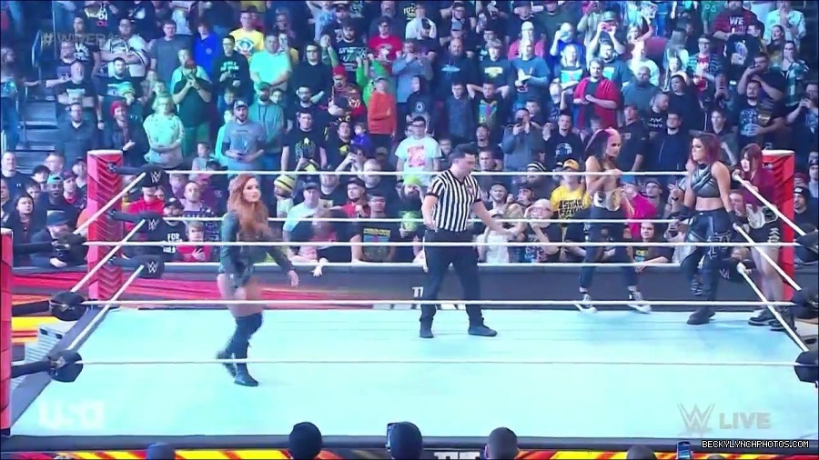 WWE_Monday_Night_Raw_2022_12_19_720p_HDTV_x264-NWCHD_mp4_005757756.jpg