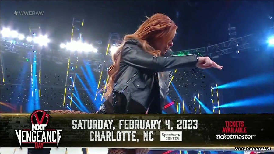 WWE_Monday_Night_Raw_2022_12_19_720p_HDTV_x264-NWCHD_mp4_005770569.jpg