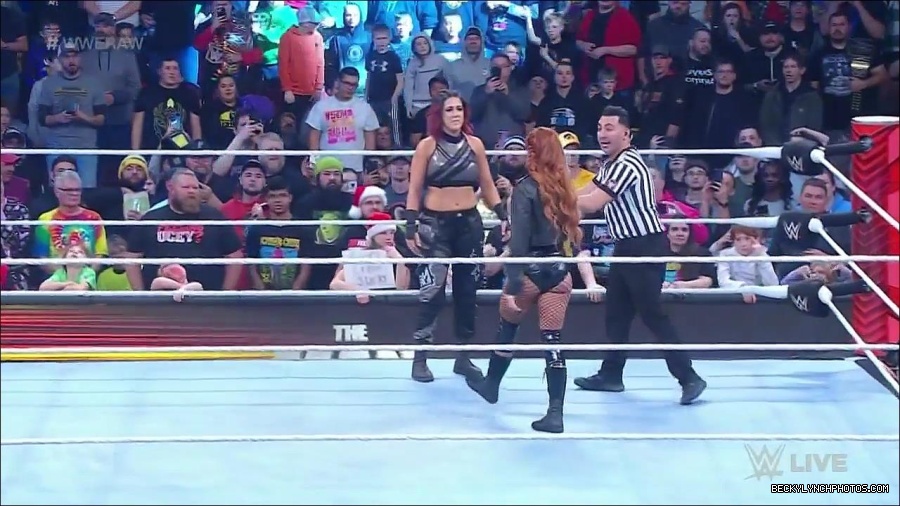 WWE_Monday_Night_Raw_2022_12_19_720p_HDTV_x264-NWCHD_mp4_005774172.jpg