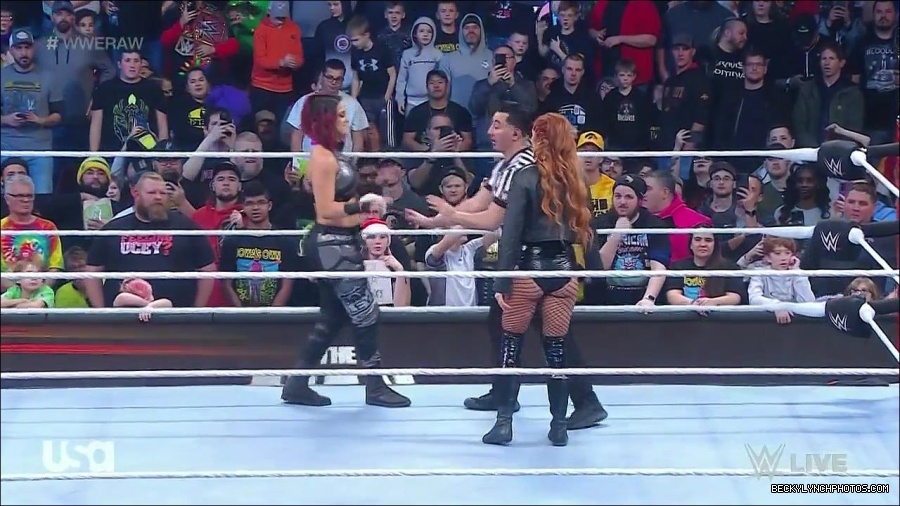WWE_Monday_Night_Raw_2022_12_19_720p_HDTV_x264-NWCHD_mp4_005775774.jpg
