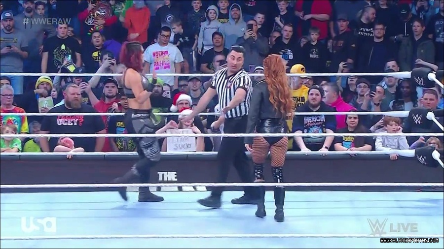 WWE_Monday_Night_Raw_2022_12_19_720p_HDTV_x264-NWCHD_mp4_005776174.jpg
