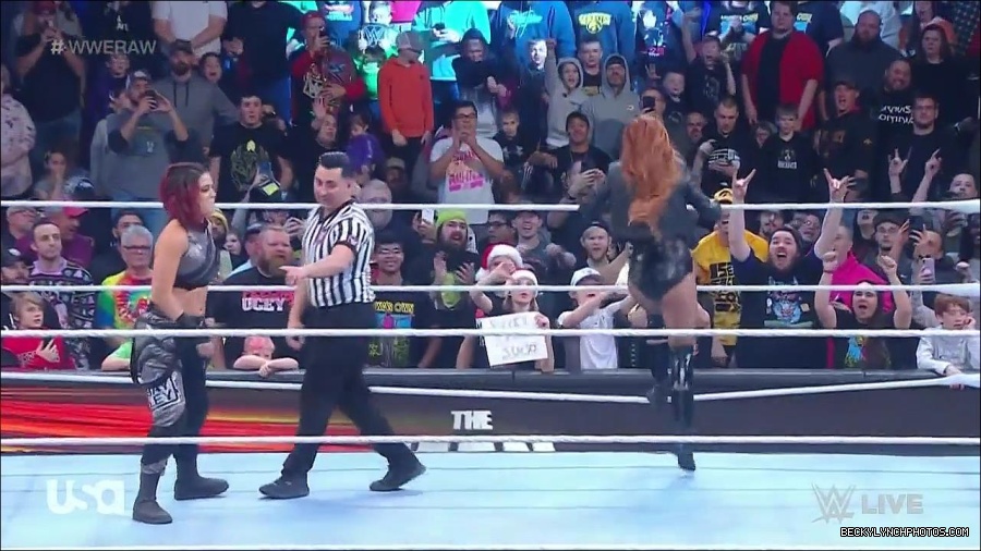WWE_Monday_Night_Raw_2022_12_19_720p_HDTV_x264-NWCHD_mp4_005777776.jpg