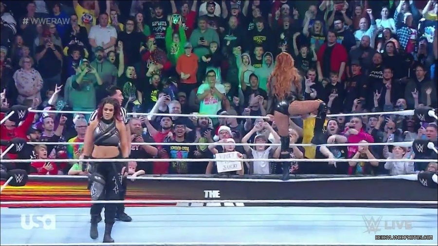 WWE_Monday_Night_Raw_2022_12_19_720p_HDTV_x264-NWCHD_mp4_005778577.jpg