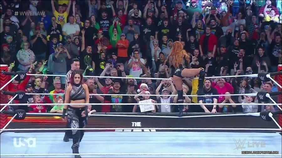 WWE_Monday_Night_Raw_2022_12_19_720p_HDTV_x264-NWCHD_mp4_005778977.jpg
