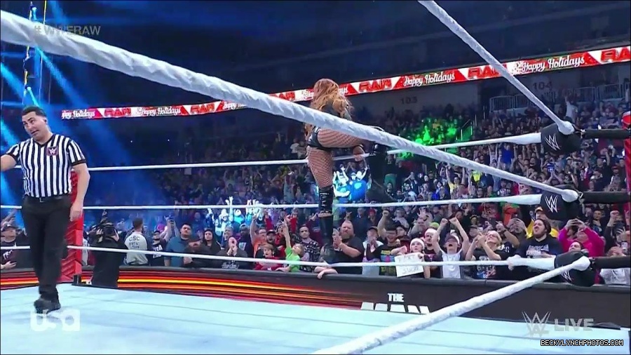 WWE_Monday_Night_Raw_2022_12_19_720p_HDTV_x264-NWCHD_mp4_005780178.jpg