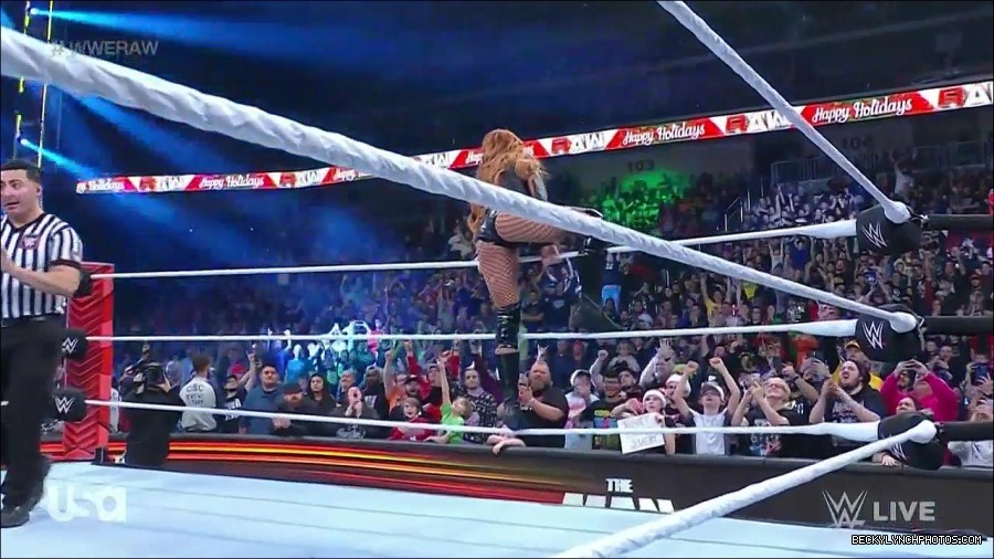 WWE_Monday_Night_Raw_2022_12_19_720p_HDTV_x264-NWCHD_mp4_005780579.jpg