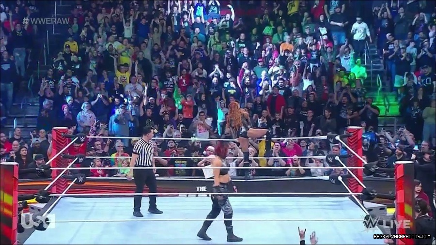 WWE_Monday_Night_Raw_2022_12_19_720p_HDTV_x264-NWCHD_mp4_005781380.jpg