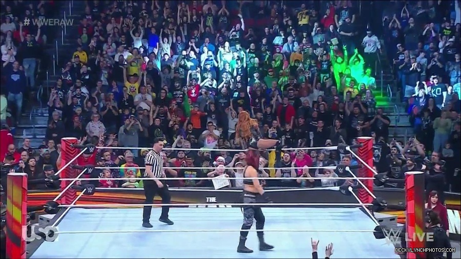 WWE_Monday_Night_Raw_2022_12_19_720p_HDTV_x264-NWCHD_mp4_005781780.jpg