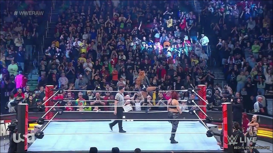 WWE_Monday_Night_Raw_2022_12_19_720p_HDTV_x264-NWCHD_mp4_005782981.jpg
