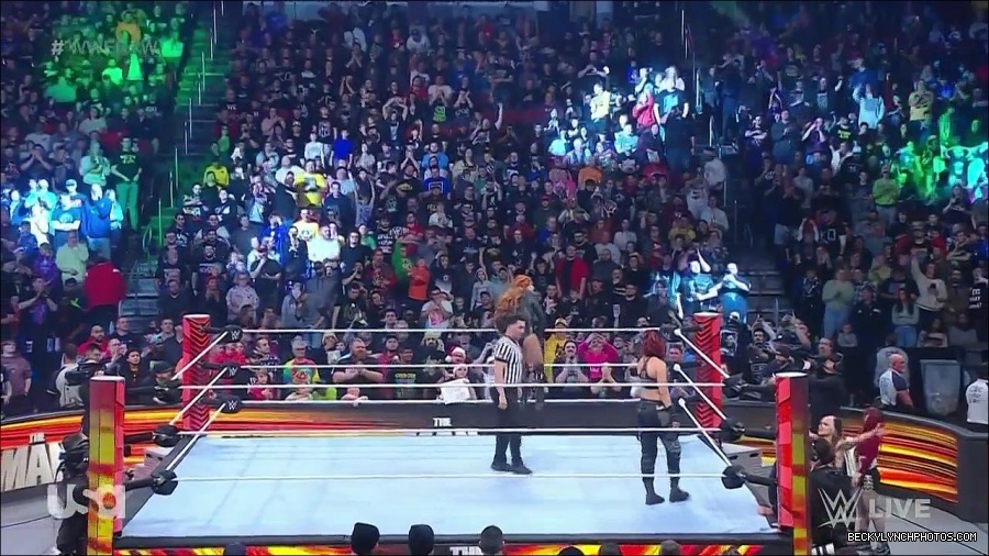 WWE_Monday_Night_Raw_2022_12_19_720p_HDTV_x264-NWCHD_mp4_005783782.jpg