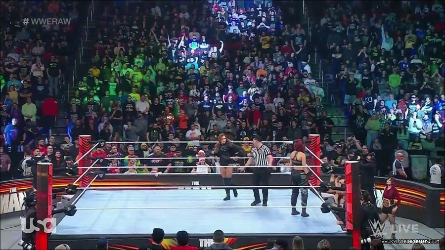 WWE_Monday_Night_Raw_2022_12_19_720p_HDTV_x264-NWCHD_mp4_005784983.jpg