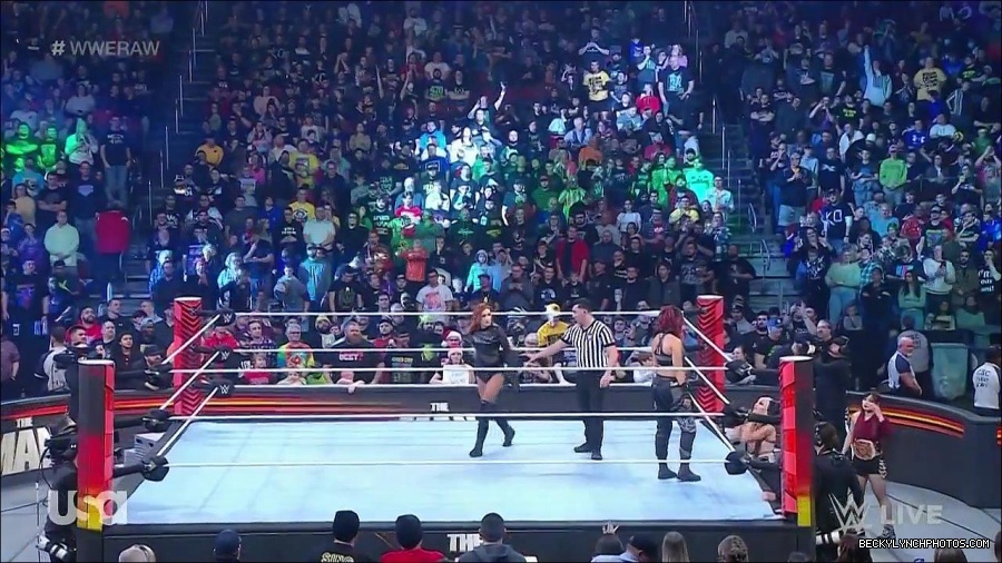 WWE_Monday_Night_Raw_2022_12_19_720p_HDTV_x264-NWCHD_mp4_005785384.jpg