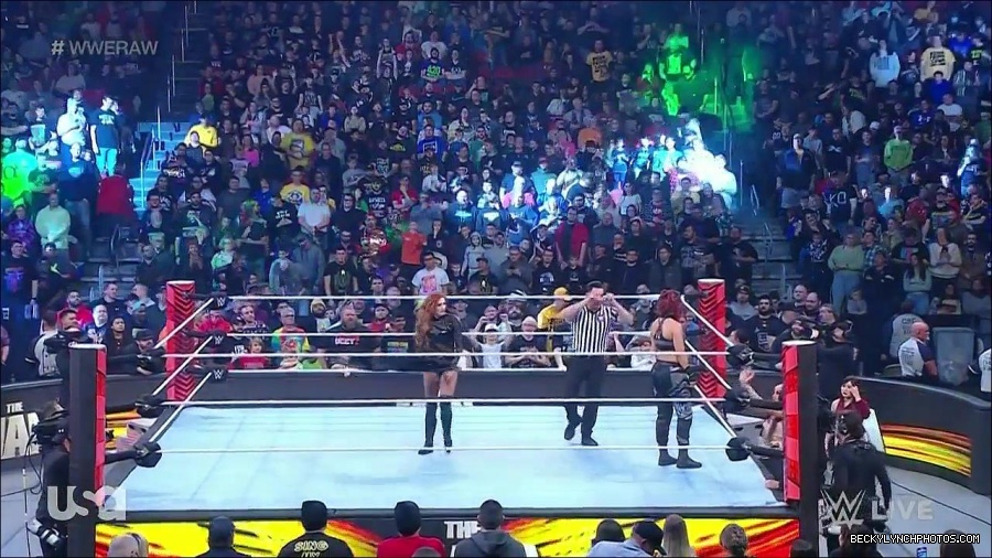 WWE_Monday_Night_Raw_2022_12_19_720p_HDTV_x264-NWCHD_mp4_005786184.jpg