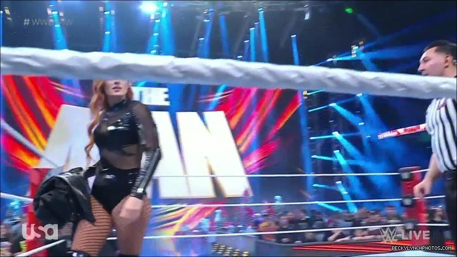 WWE_Monday_Night_Raw_2022_12_19_720p_HDTV_x264-NWCHD_mp4_005788186.jpg