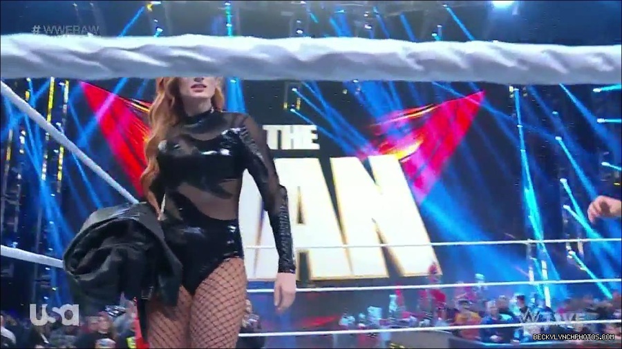 WWE_Monday_Night_Raw_2022_12_19_720p_HDTV_x264-NWCHD_mp4_005788587.jpg