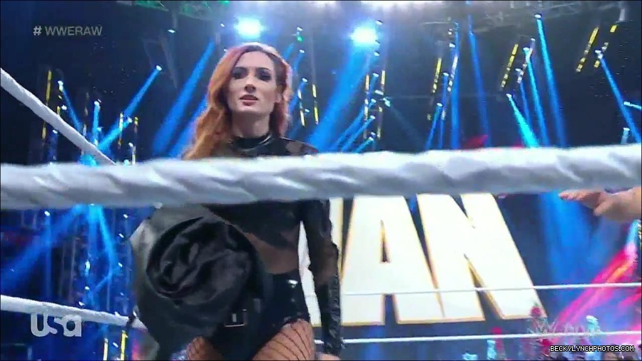 WWE_Monday_Night_Raw_2022_12_19_720p_HDTV_x264-NWCHD_mp4_005788987.jpg