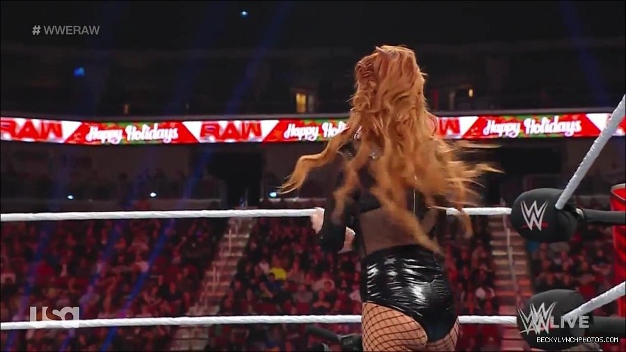 WWE_Monday_Night_Raw_2022_12_19_720p_HDTV_x264-NWCHD_mp4_005794593.jpg