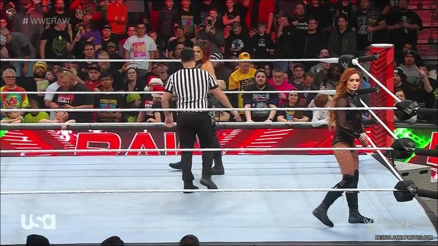WWE_Monday_Night_Raw_2022_12_19_720p_HDTV_x264-NWCHD_mp4_005795794.jpg