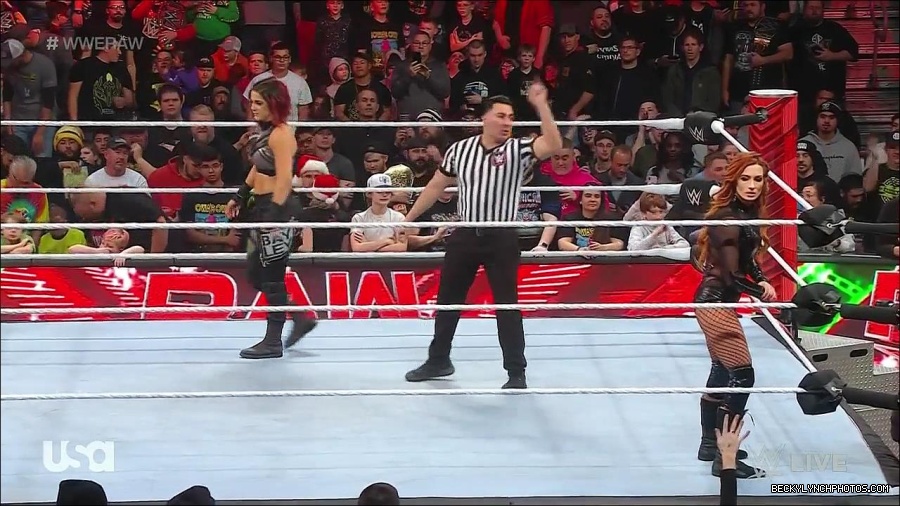 WWE_Monday_Night_Raw_2022_12_19_720p_HDTV_x264-NWCHD_mp4_005796995.jpg