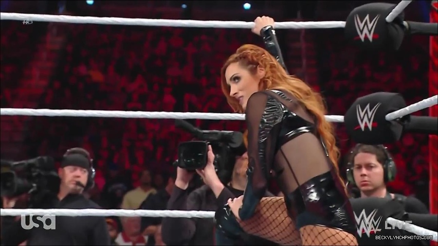 WWE_Monday_Night_Raw_2022_12_19_720p_HDTV_x264-NWCHD_mp4_005800599.jpg