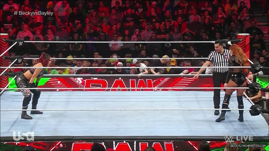 WWE_Monday_Night_Raw_2022_12_19_720p_HDTV_x264-NWCHD_mp4_005804202.jpg