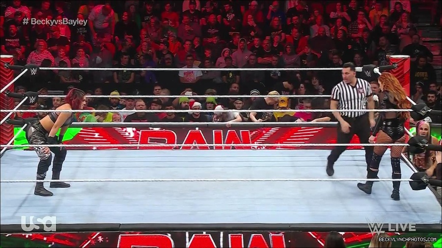 WWE_Monday_Night_Raw_2022_12_19_720p_HDTV_x264-NWCHD_mp4_005804603.jpg