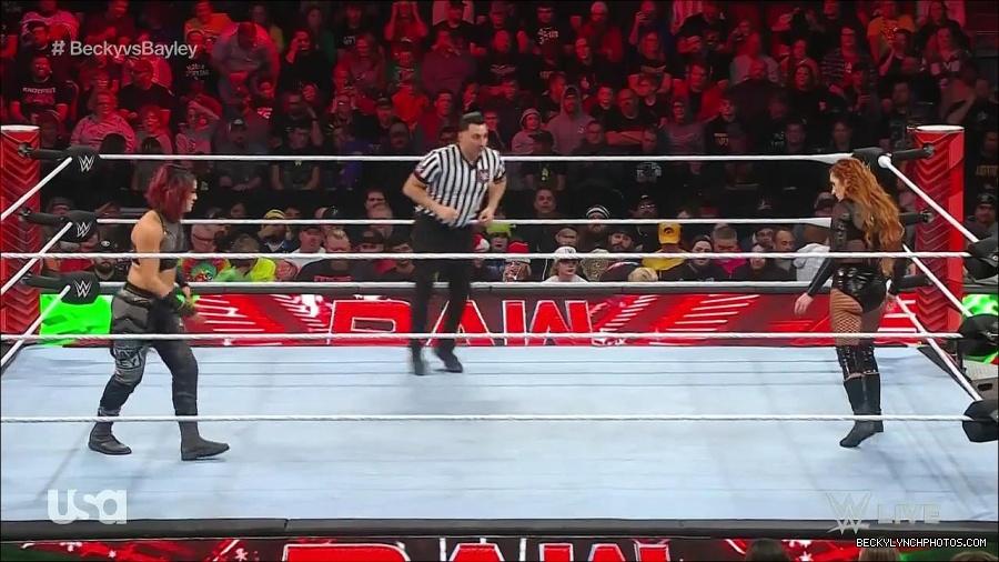 WWE_Monday_Night_Raw_2022_12_19_720p_HDTV_x264-NWCHD_mp4_005806204.jpg