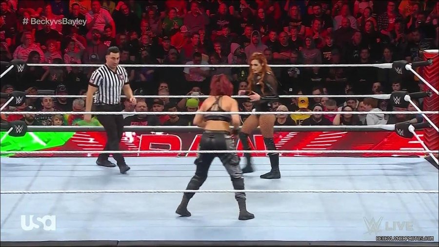 WWE_Monday_Night_Raw_2022_12_19_720p_HDTV_x264-NWCHD_mp4_005808206.jpg