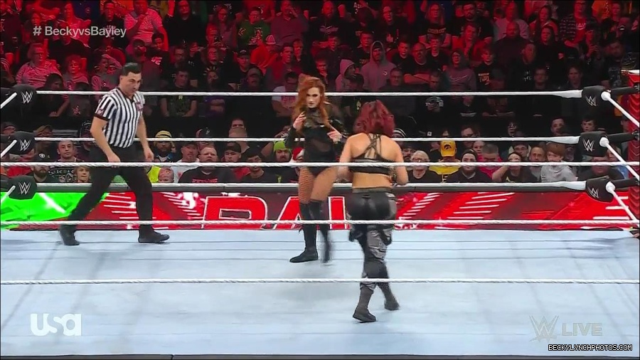 WWE_Monday_Night_Raw_2022_12_19_720p_HDTV_x264-NWCHD_mp4_005808607.jpg