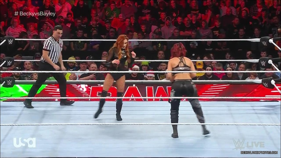 WWE_Monday_Night_Raw_2022_12_19_720p_HDTV_x264-NWCHD_mp4_005809007.jpg