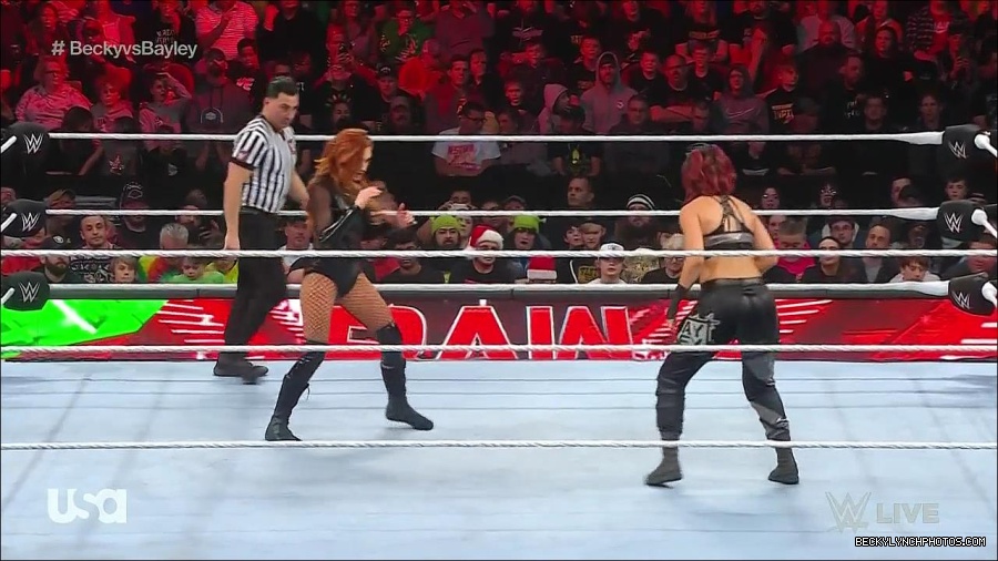 WWE_Monday_Night_Raw_2022_12_19_720p_HDTV_x264-NWCHD_mp4_005809408.jpg