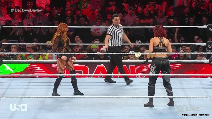 WWE_Monday_Night_Raw_2022_12_19_720p_HDTV_x264-NWCHD_mp4_005810609.jpg