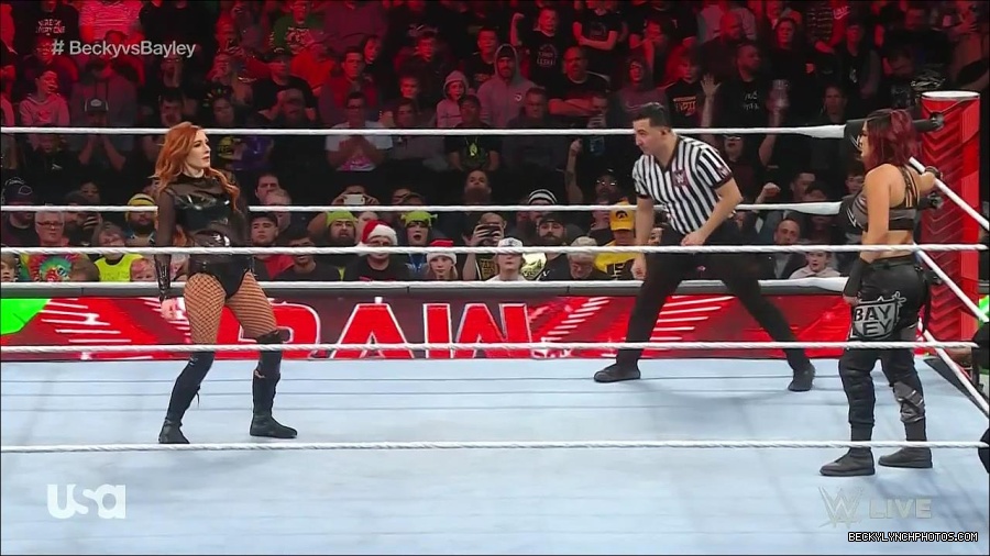 WWE_Monday_Night_Raw_2022_12_19_720p_HDTV_x264-NWCHD_mp4_005815414.jpg