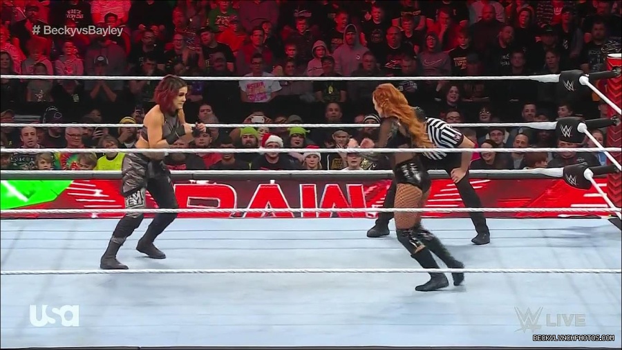 WWE_Monday_Night_Raw_2022_12_19_720p_HDTV_x264-NWCHD_mp4_005819818.jpg