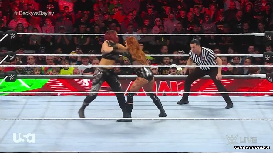 WWE_Monday_Night_Raw_2022_12_19_720p_HDTV_x264-NWCHD_mp4_005820619.jpg