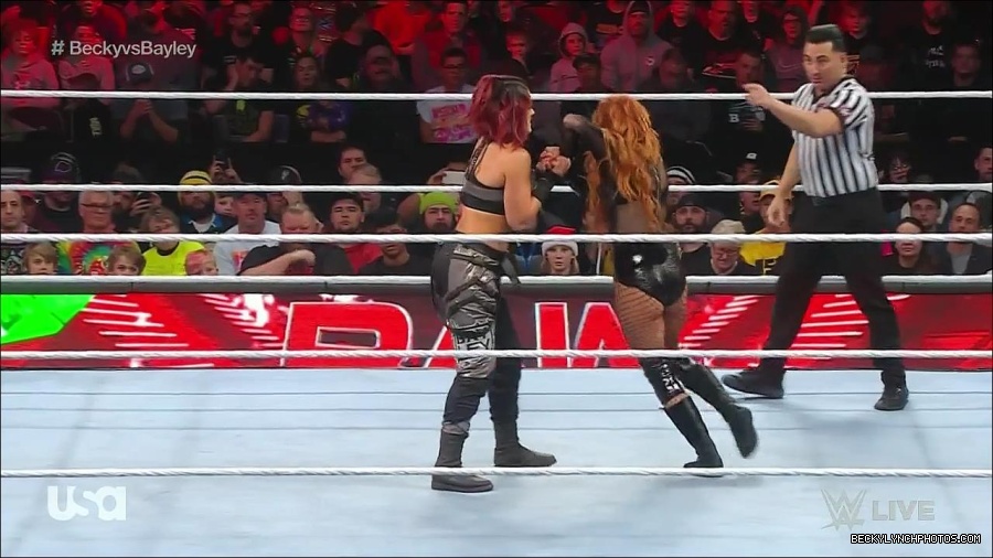 WWE_Monday_Night_Raw_2022_12_19_720p_HDTV_x264-NWCHD_mp4_005831029.jpg