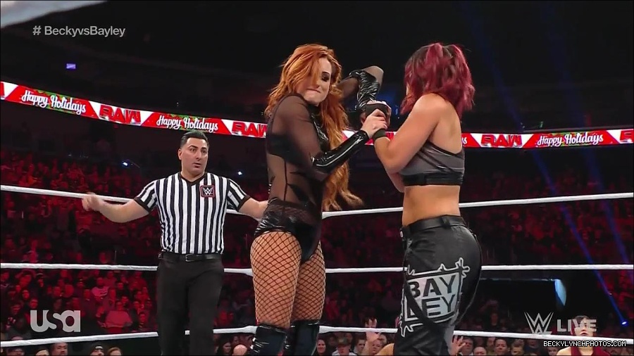 WWE_Monday_Night_Raw_2022_12_19_720p_HDTV_x264-NWCHD_mp4_005833031.jpg