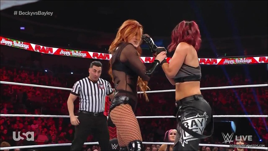 WWE_Monday_Night_Raw_2022_12_19_720p_HDTV_x264-NWCHD_mp4_005833432.jpg