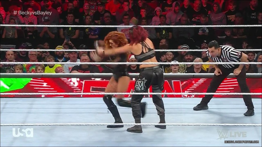 WWE_Monday_Night_Raw_2022_12_19_720p_HDTV_x264-NWCHD_mp4_005835434.jpg