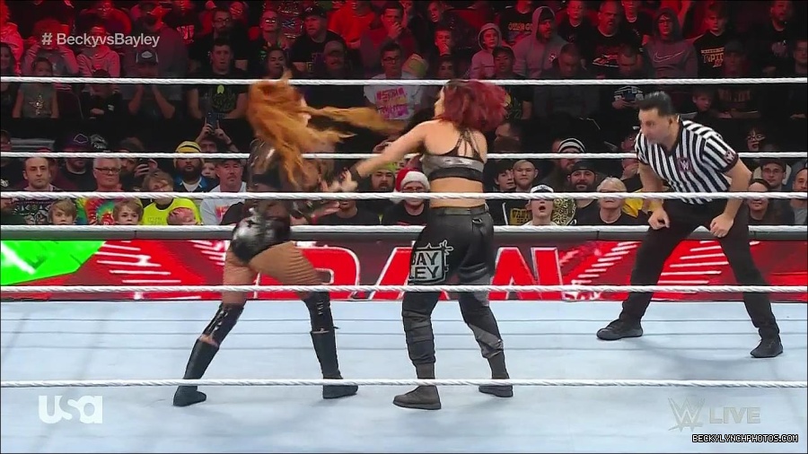 WWE_Monday_Night_Raw_2022_12_19_720p_HDTV_x264-NWCHD_mp4_005835834.jpg