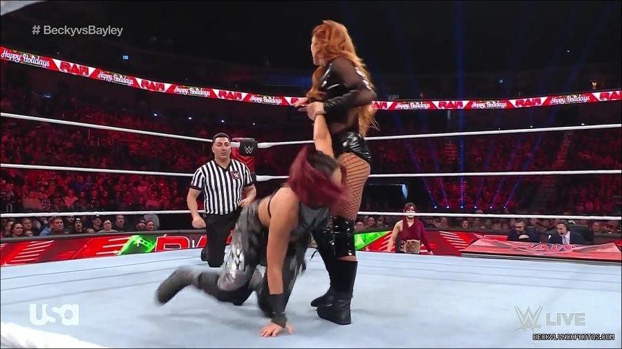 WWE_Monday_Night_Raw_2022_12_19_720p_HDTV_x264-NWCHD_mp4_005837436.jpg