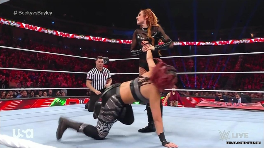 WWE_Monday_Night_Raw_2022_12_19_720p_HDTV_x264-NWCHD_mp4_005837836.jpg